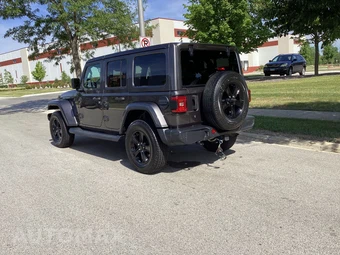 2020 Jeep Wrangler Unlimited Sahara Altitude Edition - miniatura 7