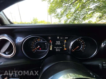 2020 Jeep Wrangler Unlimited Sahara Altitude Edition - miniatura 9