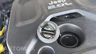2020 Jeep Wrangler Unlimited Sahara Altitude Edition - miniatura 18