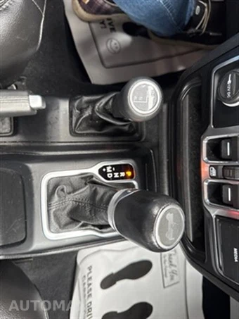 2020 Jeep Wrangler Unlimited Sahara Altitude Edition - miniatura 18