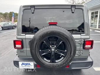 2020 Jeep Wrangler Unlimited Sahara Altitude Edition - miniatura 4