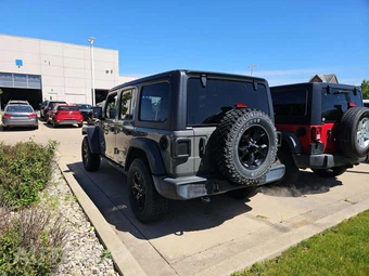 2020 Jeep Wrangler Unlimited Willys - miniatura 2