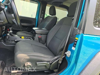 2020 Jeep Wrangler Willys - miniatura 3