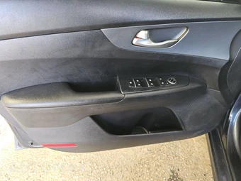 2020 Kia Forte FE – miniatura 9