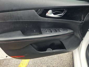 2020 Kia Forte GT – miniatura 9
