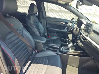 2020 Kia Forte GT – miniatura 8