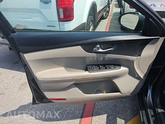 2020 Kia Forte LXS – miniatura 9