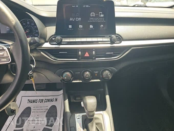 2020 Kia Forte LXS – miniatura 11