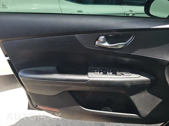 2020 Kia Forte LXS – miniatura 9