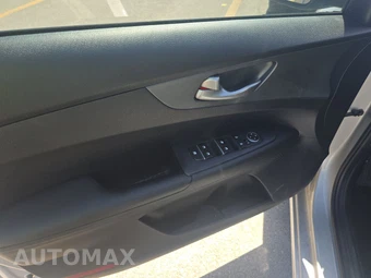 2020 Kia Forte LXS – miniatura 9