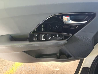 2020 Kia Niro LXS – miniatura 9