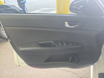 2020 Kia Optima LX – miniatura 9