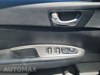2020 Kia Optima LX – miniatura 9