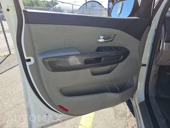 2020 Kia Sedona L 120.5" WB – miniatura 9