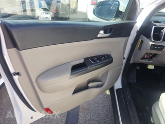 2020 Kia Sportage LX – miniatura 9