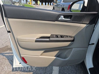 2020 Kia Sportage LX – miniatura 9