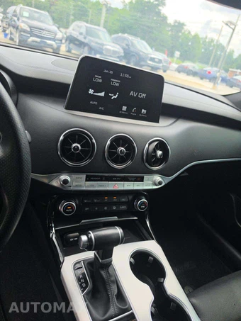 2020 Kia Stinger GT1 – miniatura 10