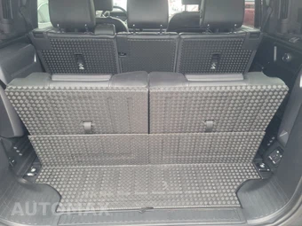 2020 Land Rover Defender 110 First Edition – miniatura 14