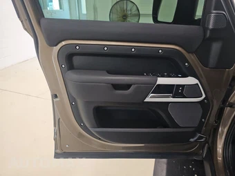2020 Land Rover Defender 110 First Edition – miniatura 9