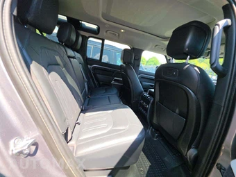 2020 Land Rover Defender 110 HSE – miniatura 16