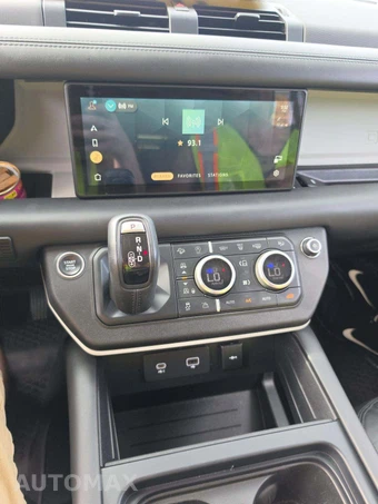 2020 Land Rover Defender 110 HSE – miniatura 10