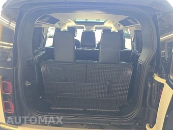 2020 Land Rover Defender 110 HSE – miniatura 17