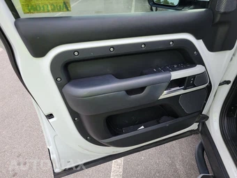 2020 Land Rover Defender 110 HSE – miniatura 9