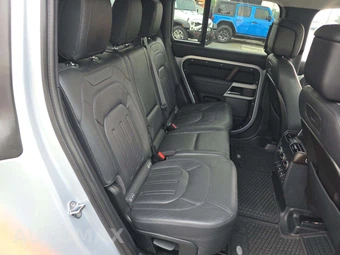 2020 Land Rover Defender 110 HSE – miniatura 16