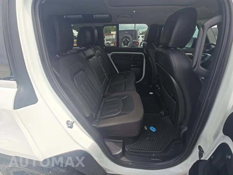 2020 Land Rover Defender 110 S – miniatura 16