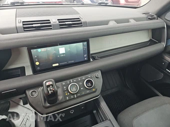 2020 Land Rover Defender 110 S – miniatura 11