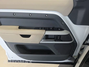 2020 Land Rover Defender 110 SE – miniatura 9