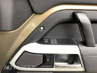 2020 Land Rover Defender 110 SE - miniatura 47