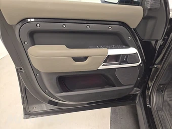 2020 Land Rover Defender 110 SE – miniatura 9