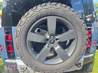 2020 Land Rover Defender 110 SE - miniatura 7