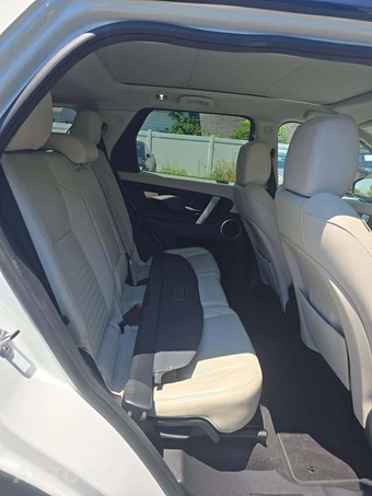 2020 Land Rover Discovery Sport S – miniatura 13