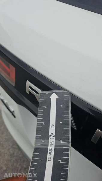 2020 Land Rover Range Rover Velar S - miniatura 26