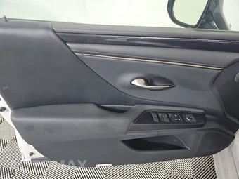 2020 Lexus ES 350 - miniatura 9