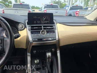 2020 Lexus NX 300 – miniatura 10