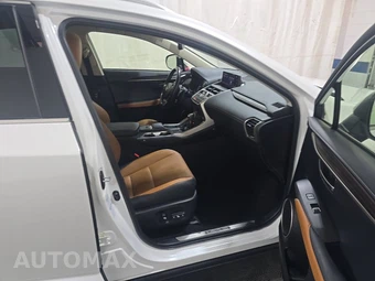 2020 Lexus NX 300 – miniatura 8