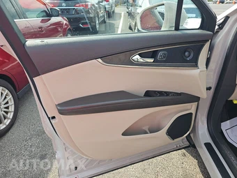 2020 Lincoln Nautilus Reserve – miniatura 9