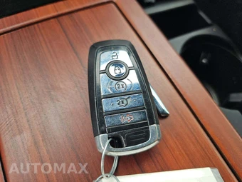 2020 Lincoln Navigator Reserve – miniatura 7