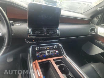 2020 Lincoln Navigator Reserve - miniatura 11