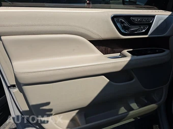2020 Lincoln Navigator Reserve – miniatura 9