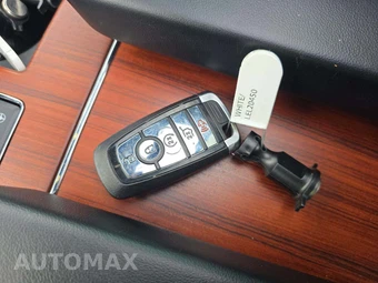 2020 Lincoln Navigator Reserve – miniatura 8