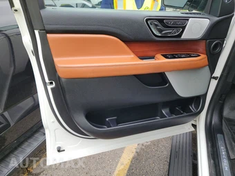 2020 Lincoln Navigator Reserve – miniatura 9