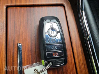 2020 Lincoln Navigator Reserve - miniatura 8