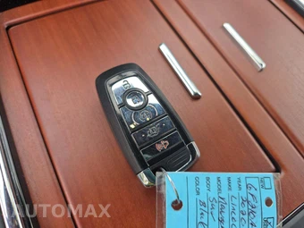 2020 Lincoln Navigator Reserve – miniatura 8