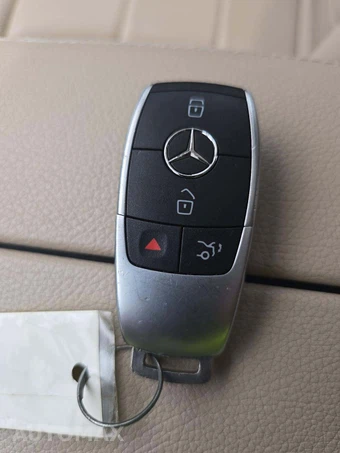 2020 Mercedes-Benz C 300 4MATIC Sedan - miniatura 8