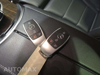 2020 Mercedes-Benz C 300 4MATIC Sedan - miniatura 8