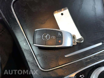 2020 Mercedes-Benz C 300 Sedan – miniatura 8
